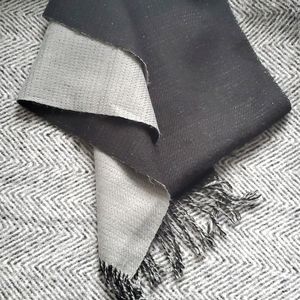 😸NWOT Retreat Grey Knit Scarf – Minimalist Classic